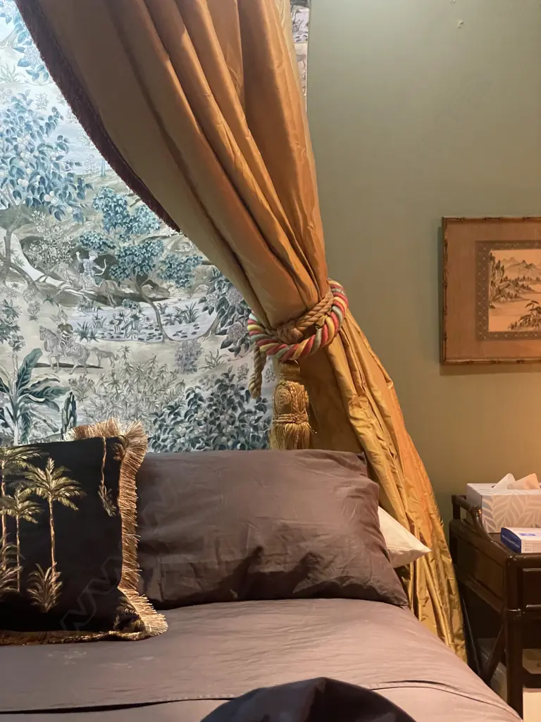 A 19thC ornate French bed canopy/pelmet, Image 1++