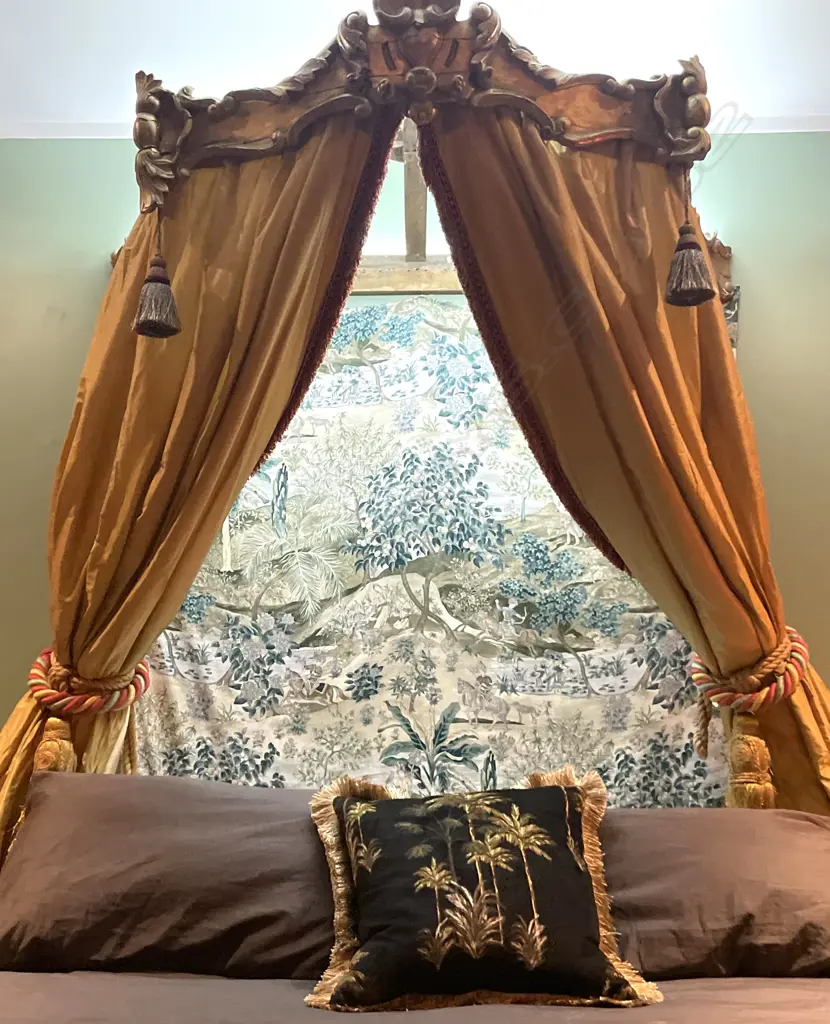 A 19thC ornate French bed canopy/pelmet, Image 1++
