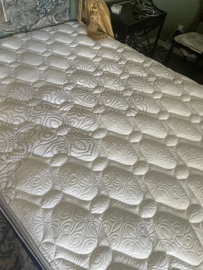A Sleepyhead Serenity Z Series 6 Queen Mattress and High Profile matching base Image 1++