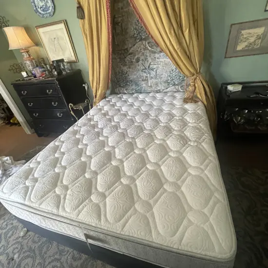 A Sleepyhead Serenity Z Series 6 Queen Mattress and High Profile matching base