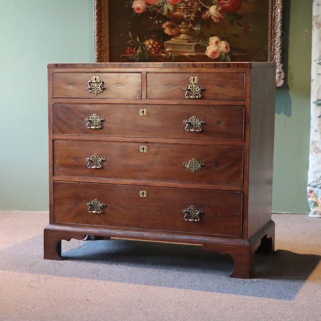 A George III  small proportion mahogany chest, Image 1++