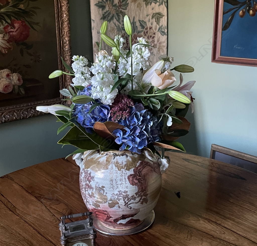 A Japanese studio pottery hand painted vase Image 1++
