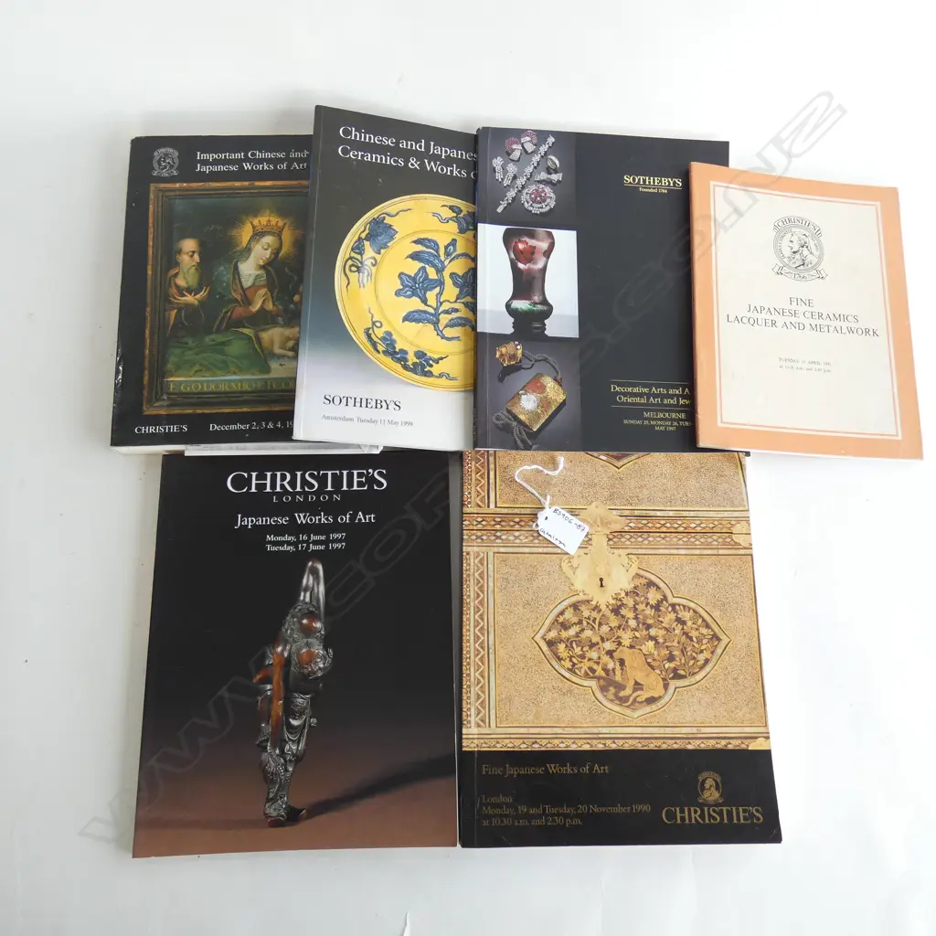 An assorted group of catalogues of Decorative Arts interest, Image 1++