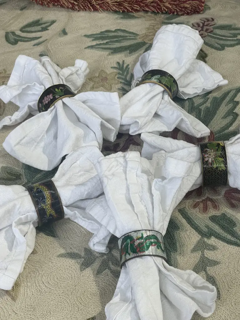 FIVE CLOISONNE NAPKIN RINGS VARIOUS PATTERNS Image 1++