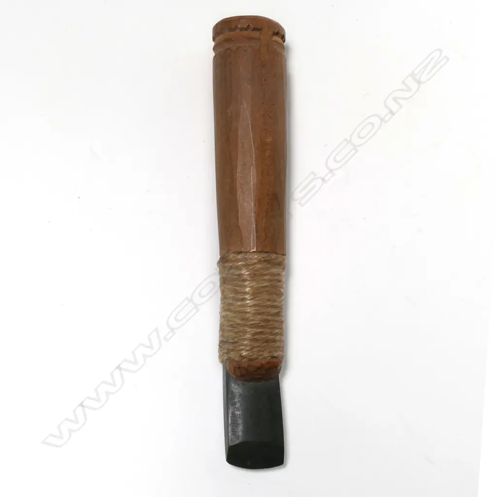 An old Māori whao (chisel), Image 1++
