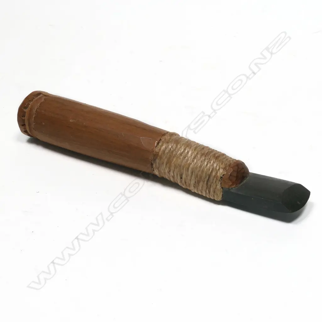 An old Māori whao (chisel), Image 1++