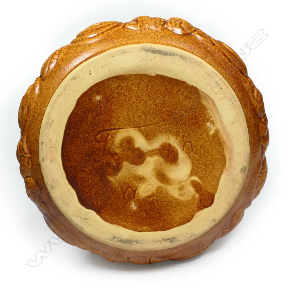 A Temuka Potteries tobacco humidor or biscuit barrel, Image 1++