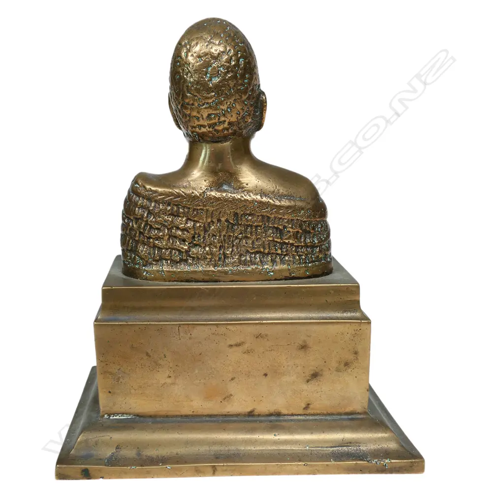 A bronze bust of Hori Ngakapa te Whanaunga, chief of Ngāti Whanaunga, Image 1++