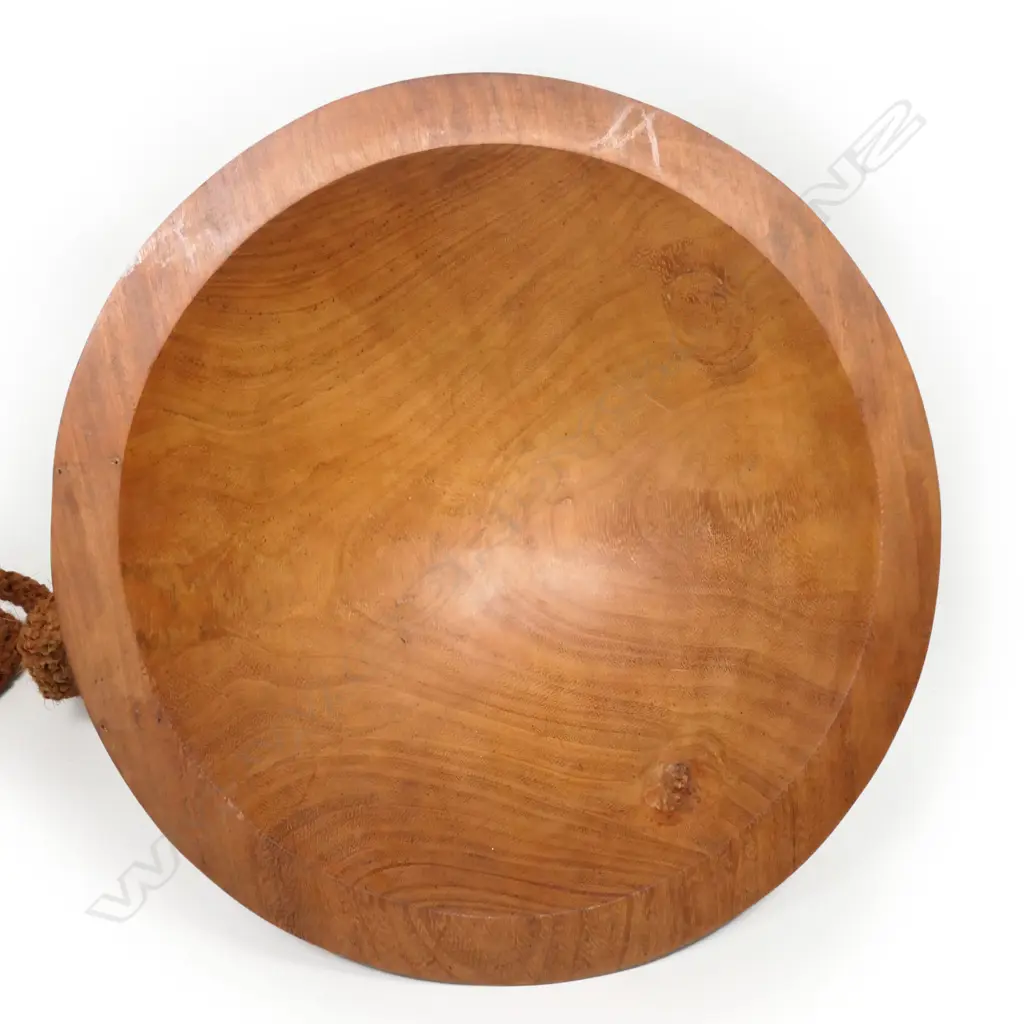 A Tongan tanoa (kava bowl), Image 1++