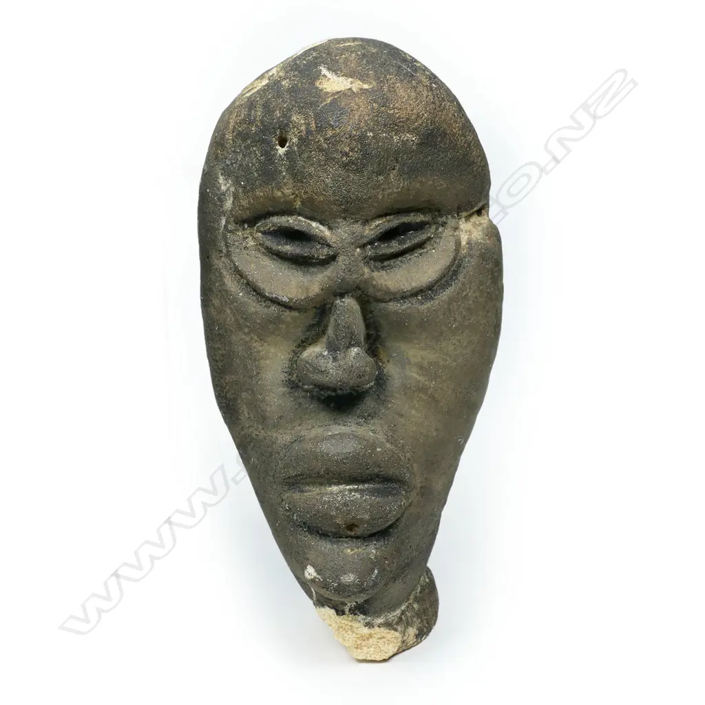 A Solomon Islands carved coral head, Image 1++