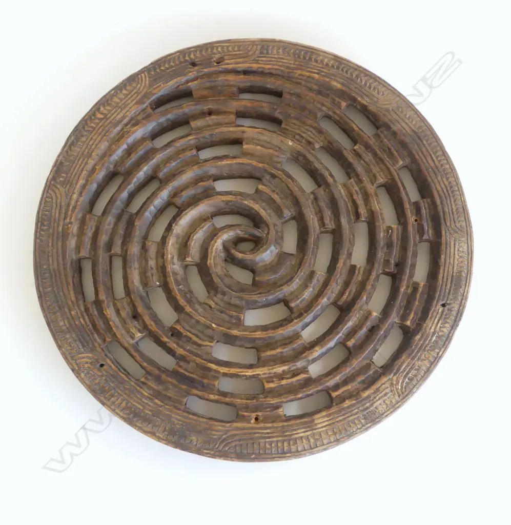 An early 20thC Māori carved circular panel by Henry Evan Lloyd Image 1++