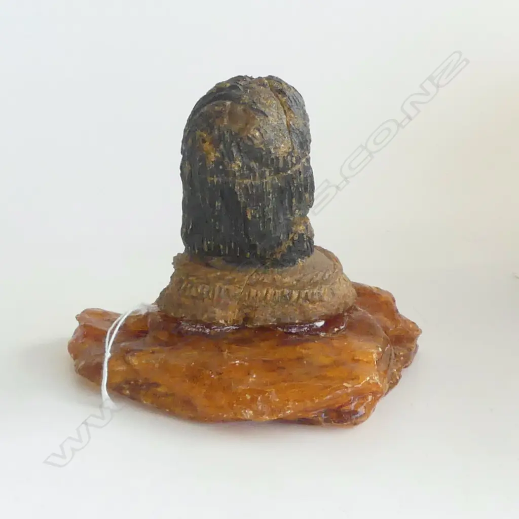c.1900 carved kauri gum Māori wahine bust with repair Image 1++