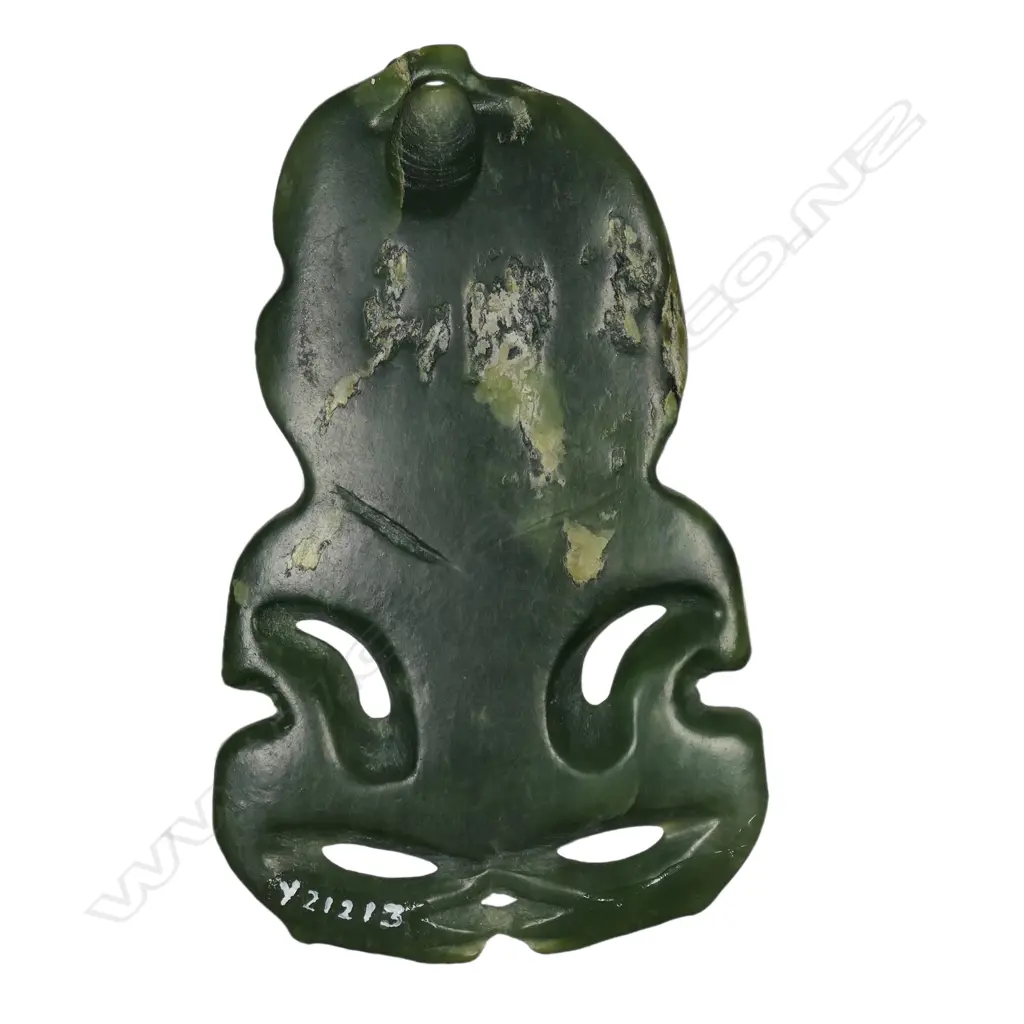 A pre-European Māori carved pounamu hei-tiki, Image 1++