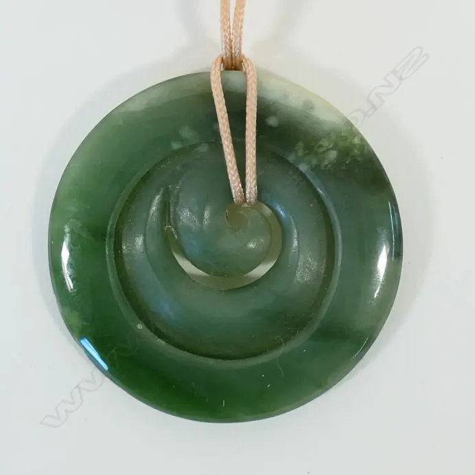 A contemporary Māori hei koru pounamu pendant, Image 1++