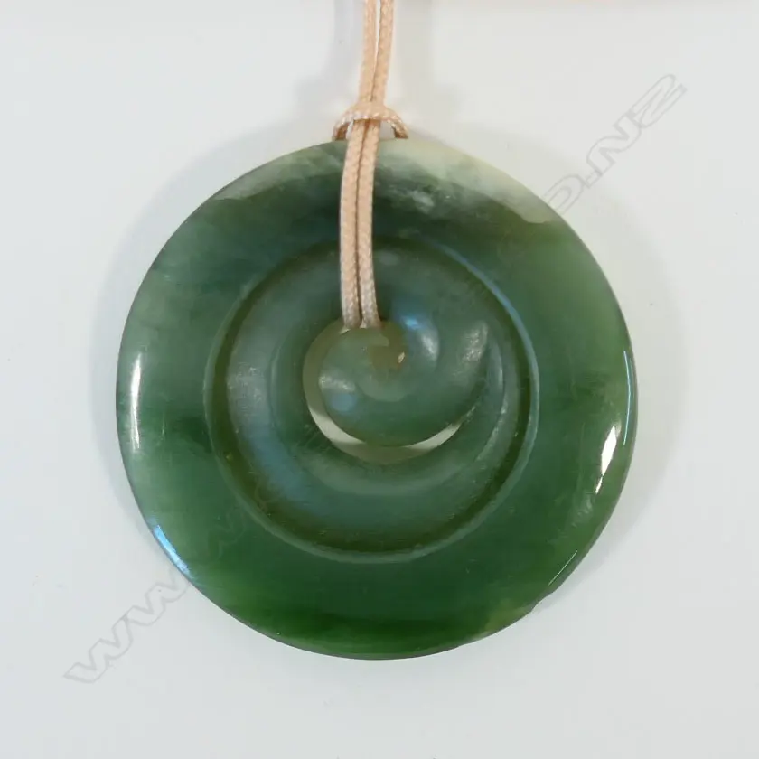 A contemporary Māori hei koru pounamu pendant, Image 1++