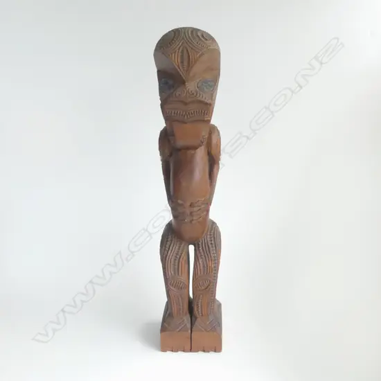 Māori carved tekoteko figure