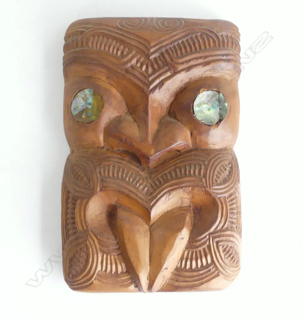 Mid/late 20thC Māori carved rimu gable mask Image 1++