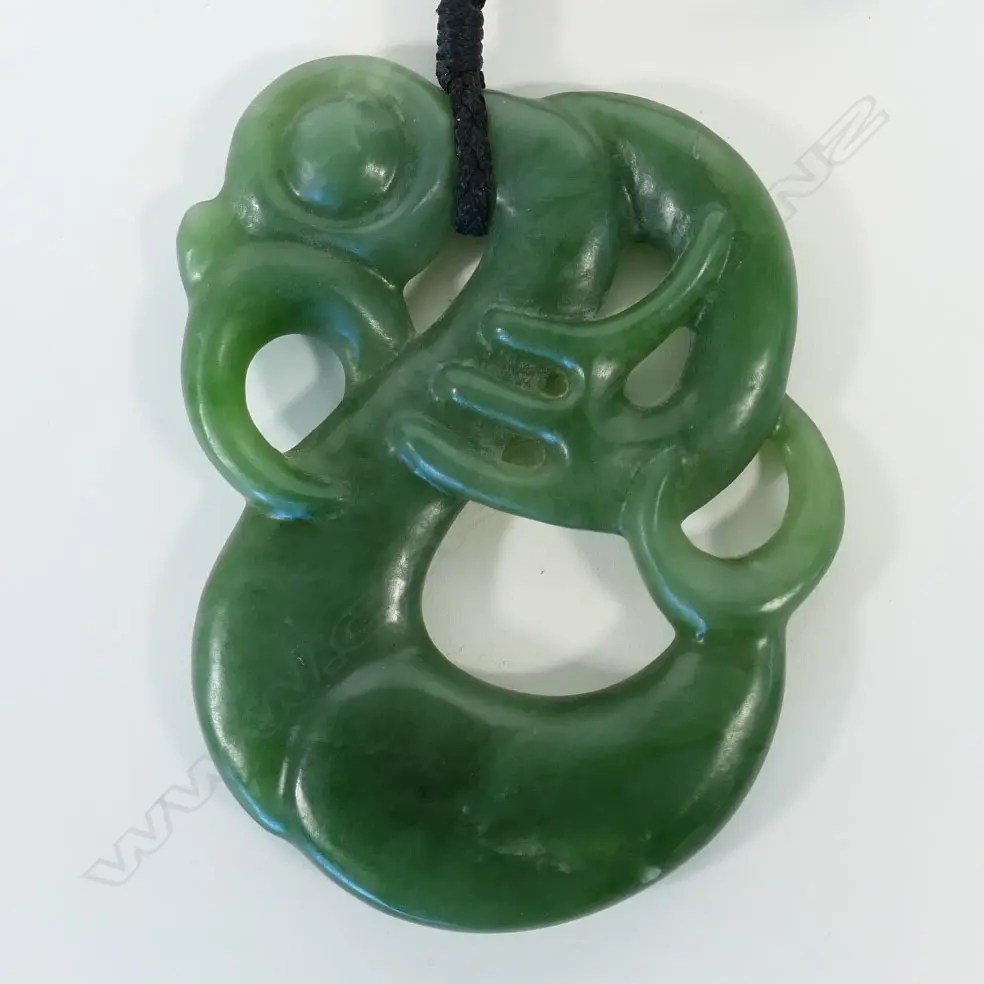 A contemporary large Māori Manaia carved pounamu pendant, Image 1++