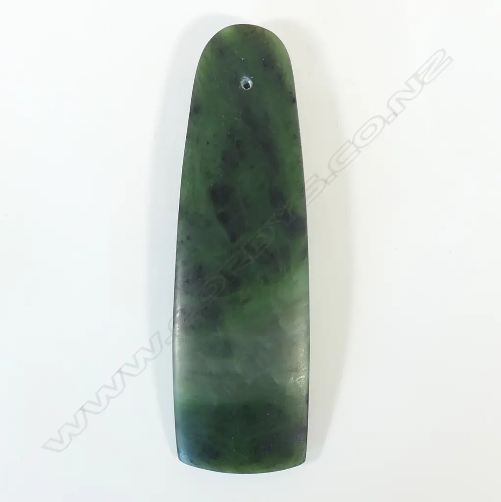 A contemporary Māori pounamu hei toki, Image 1++
