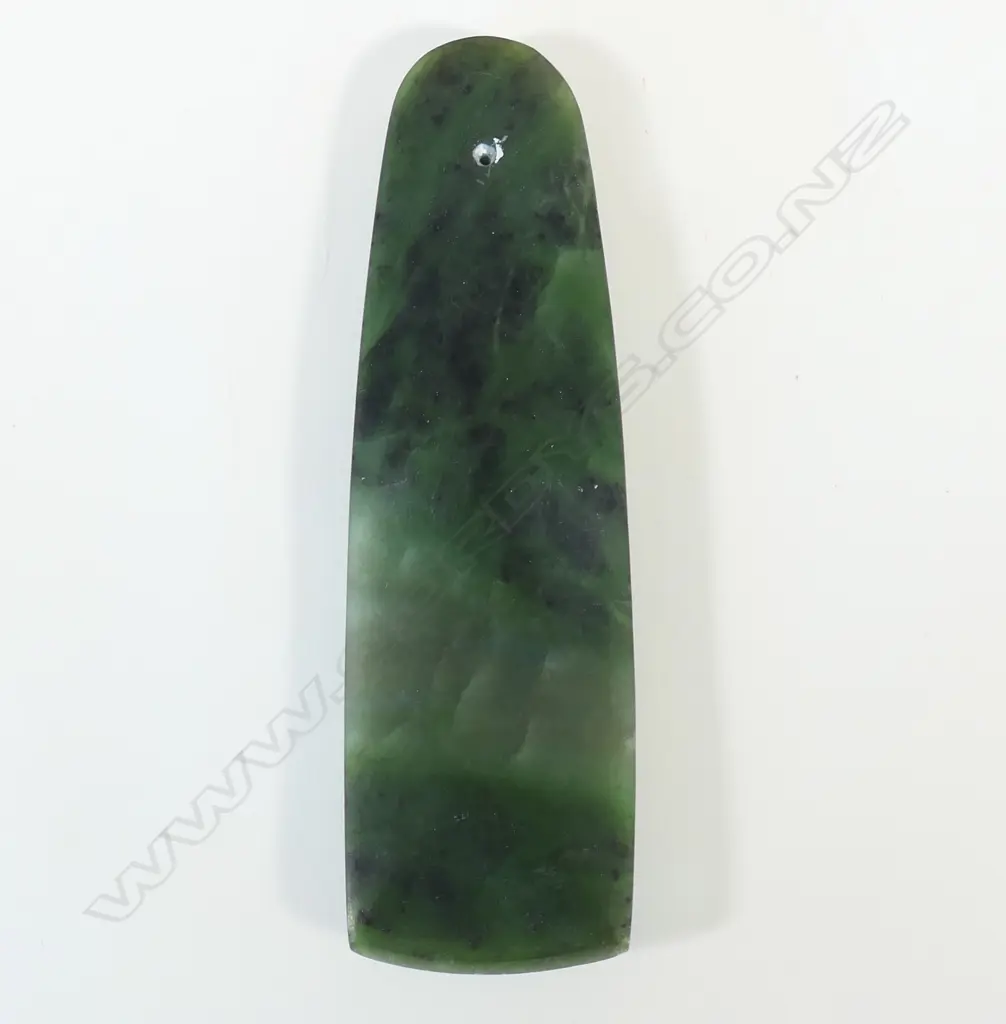 A contemporary Māori pounamu hei toki, Image 1++
