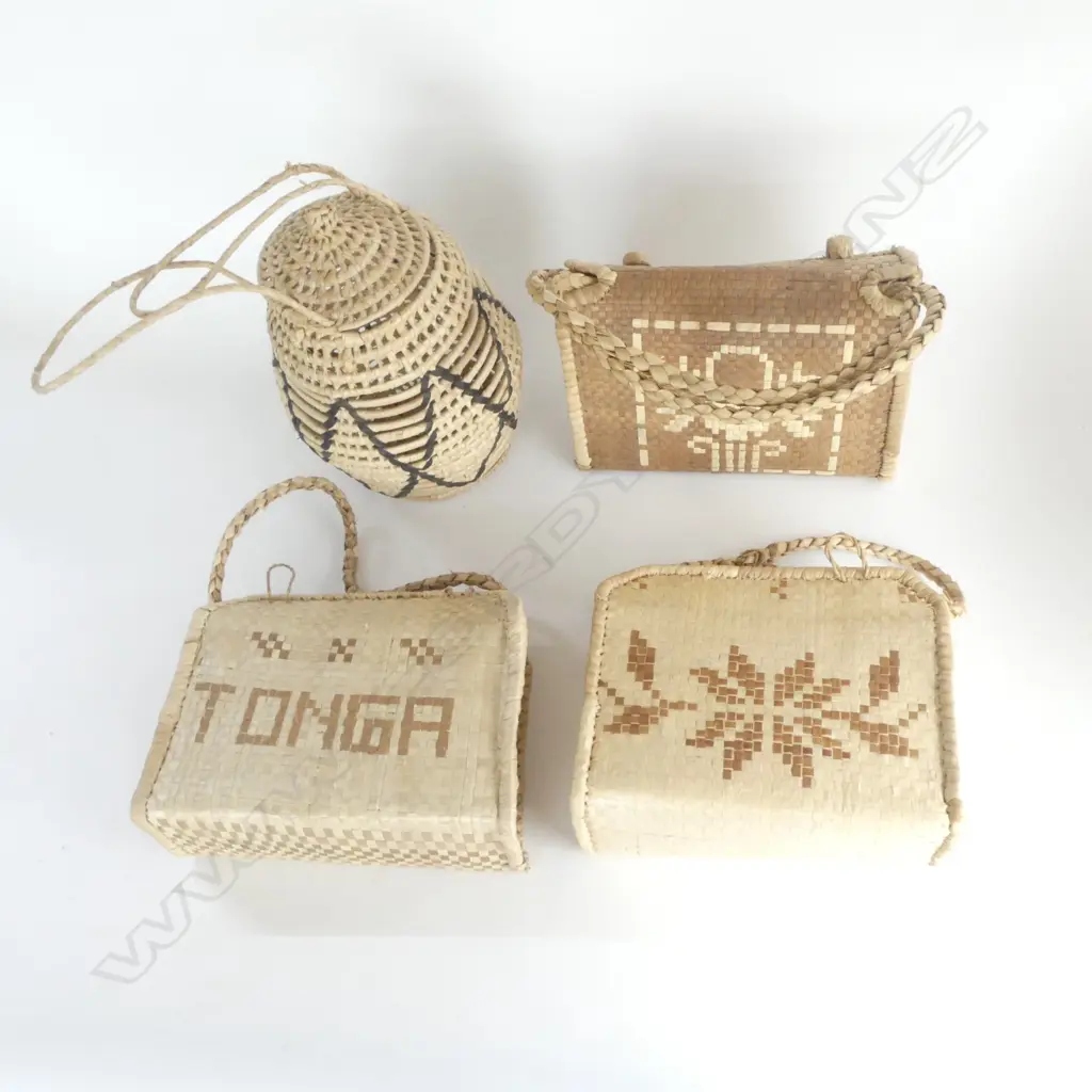 Four various woven Tongan fibre baskets, Image 1++