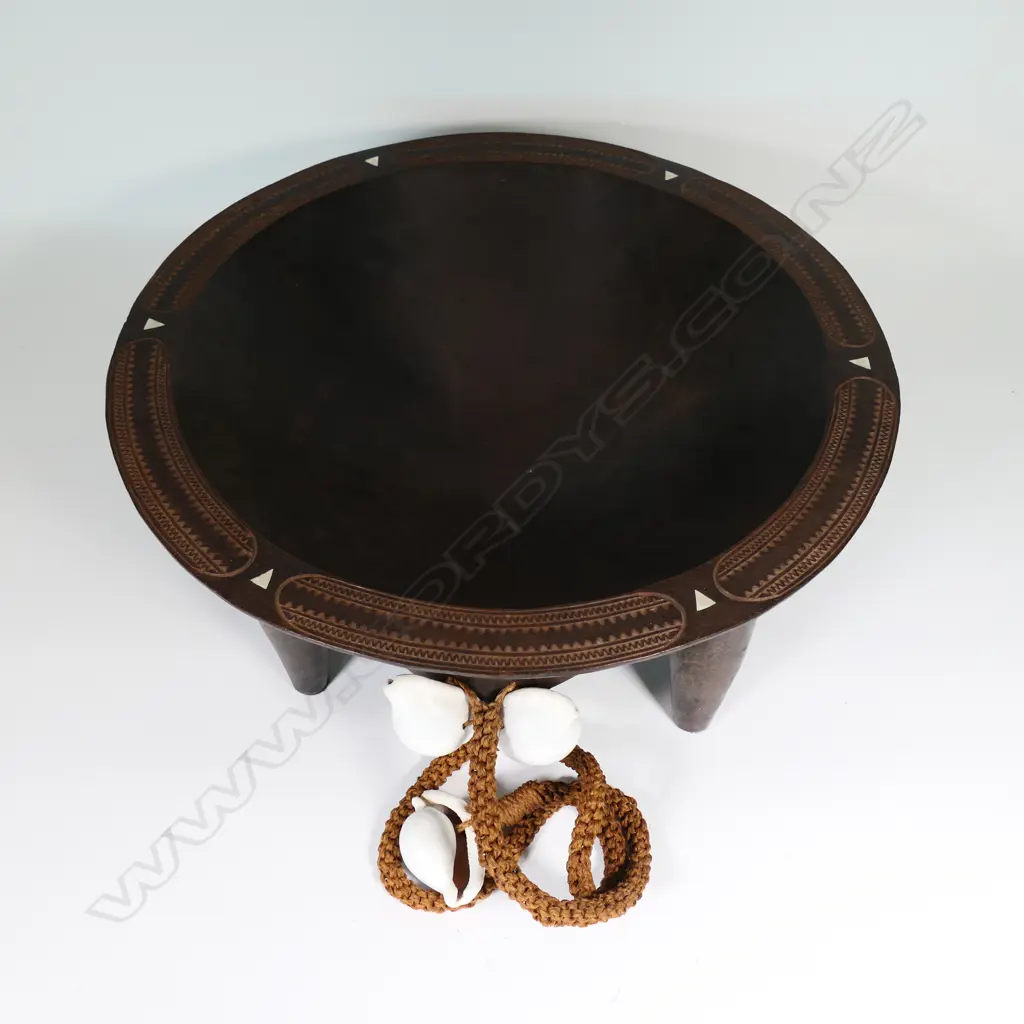 A large Fijian carved wooden kava bowl, Image 1++