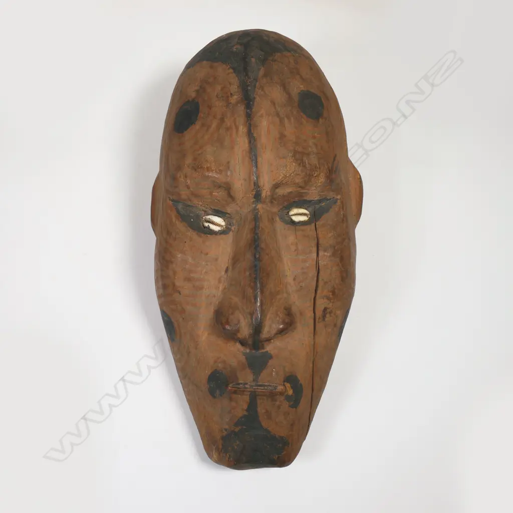 Old PNG large carved and painted wooden head sculpture, Image 1++