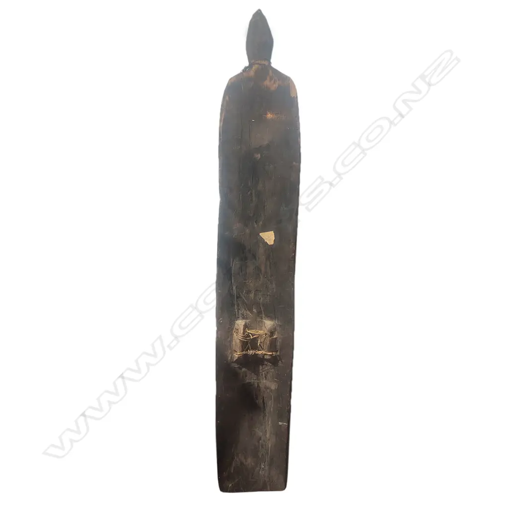 A large vintage PNG war shield, Image 1++