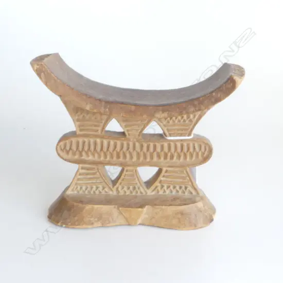 Tsonga Mozambique carved wood headrest with concave topped bar,