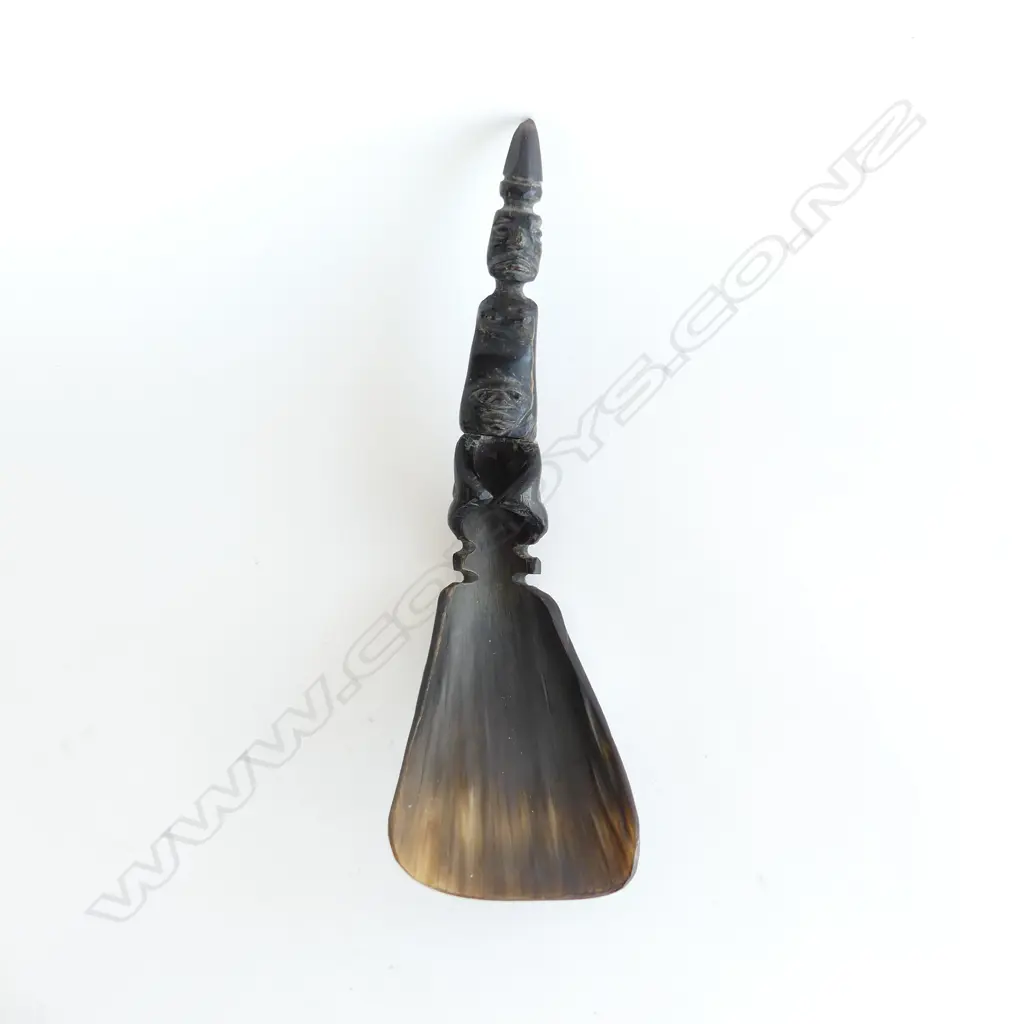An African carved horn scoop, Image 1++