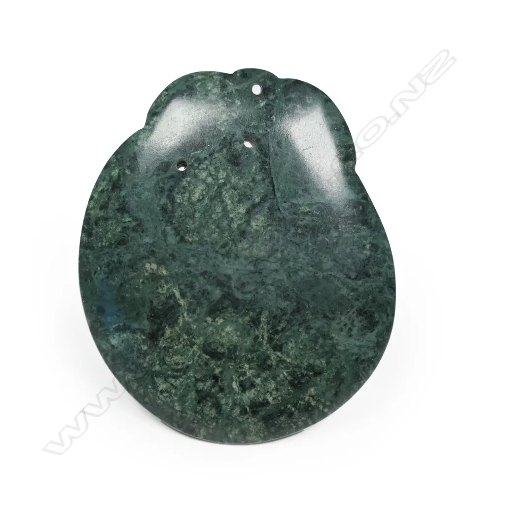 A Mike Higgs carved pounamu koropepe pendant, Image 1++