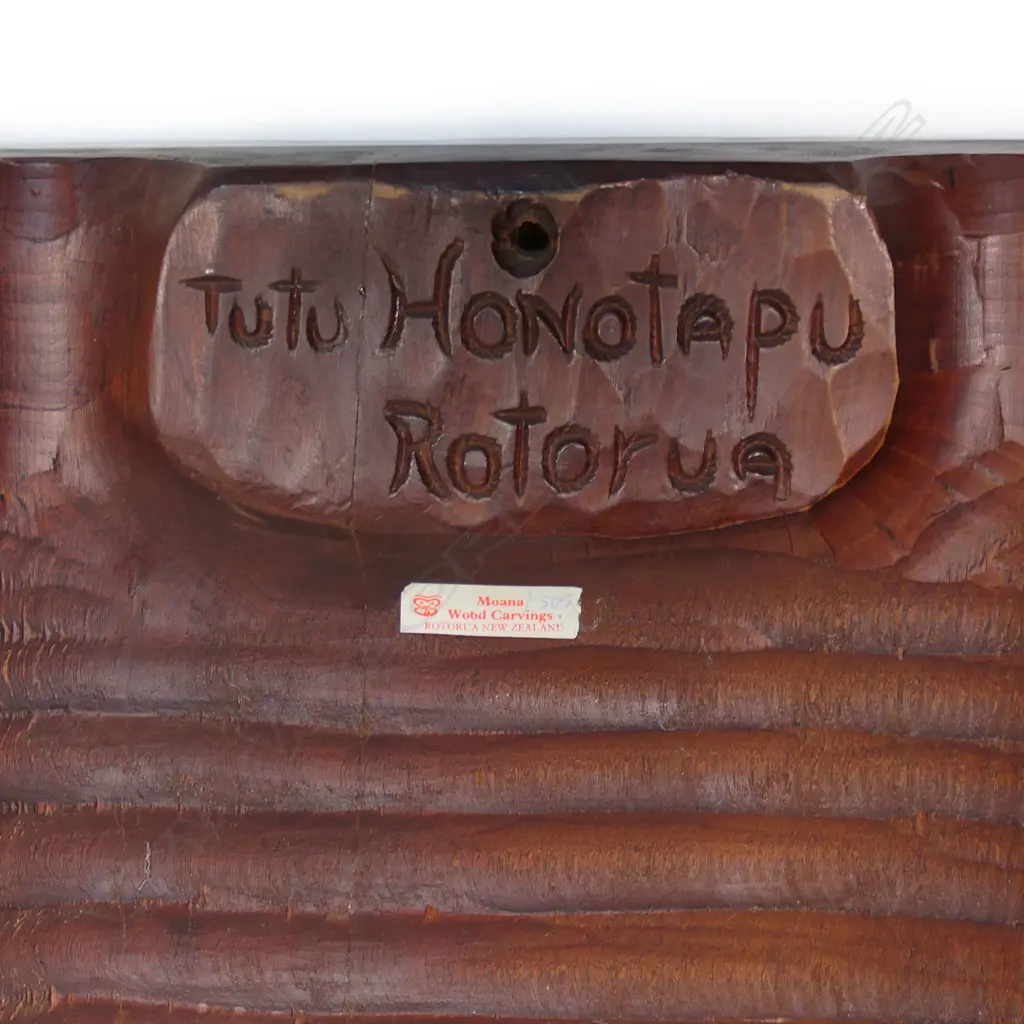 A Māori carved tekoteko panel figure by Tutu Honotapu, Image 1++