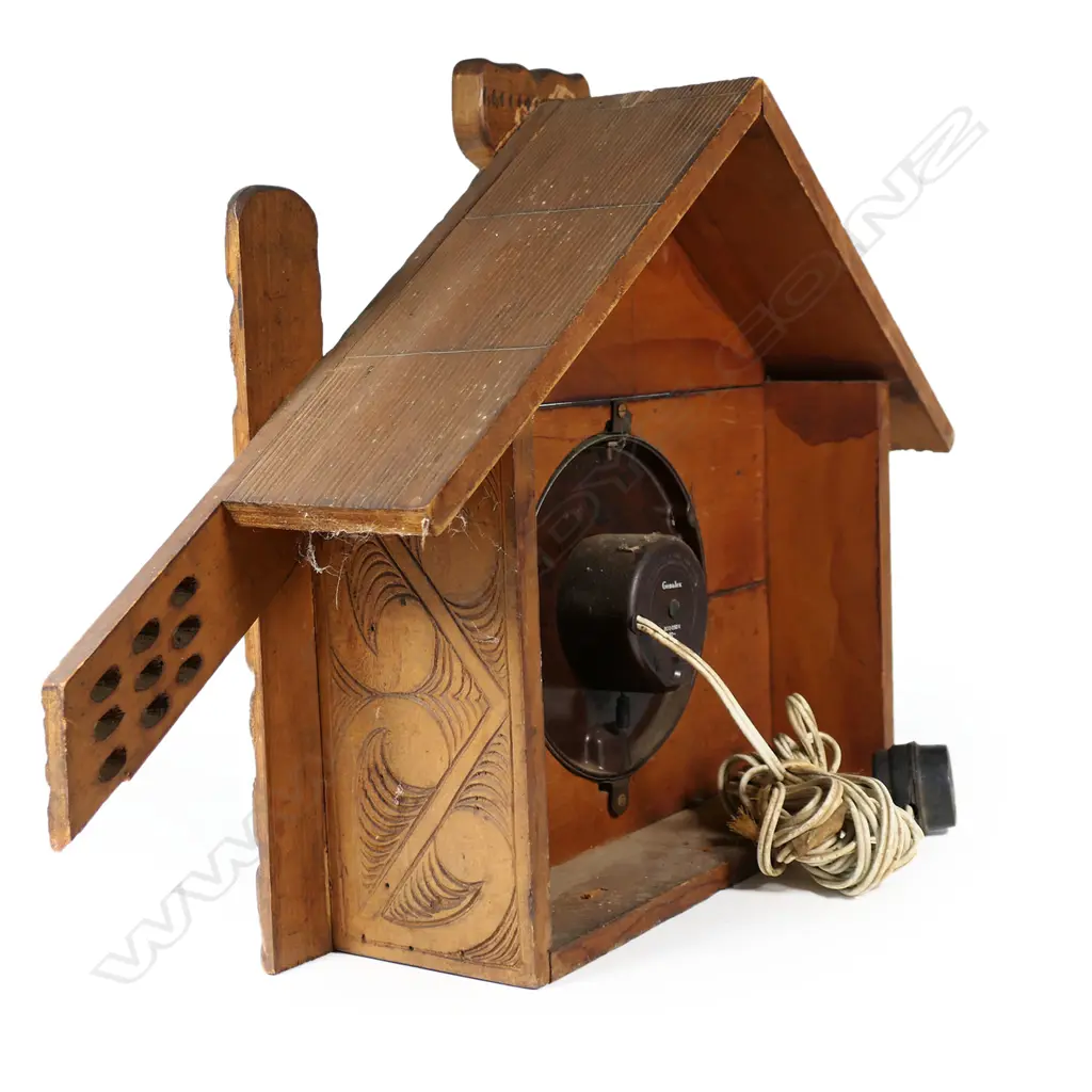 A large c.1950's Māori whare carved frame mantle clock, Image 1++