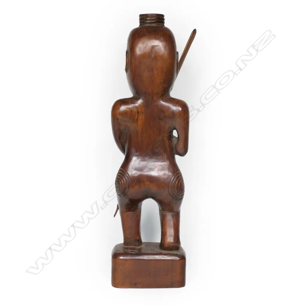 A Māori carved tekoteko figure with carved moko, Image 1++