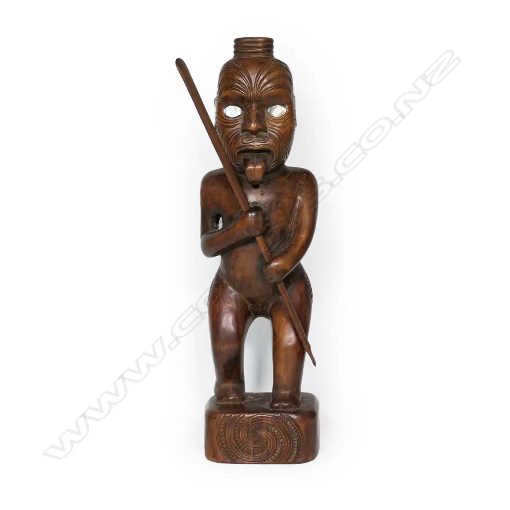 A Māori carved tekoteko figure with carved moko, Image 1++