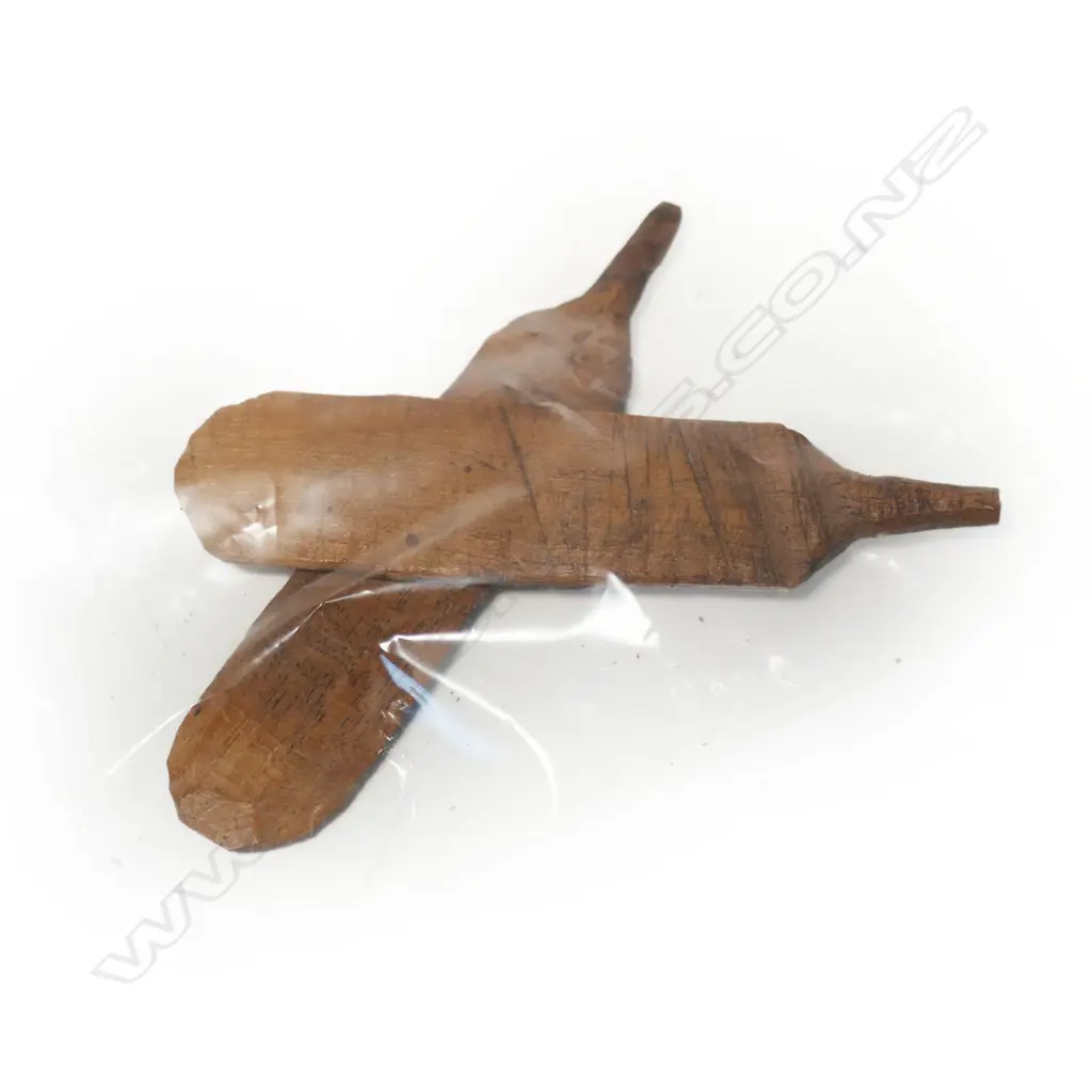 A Māori carved tekoteko figure with carved moko, Image 1++