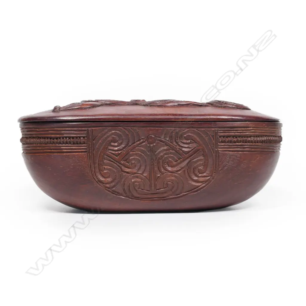 A Māori carved wakahuia (treasure box), Image 1++