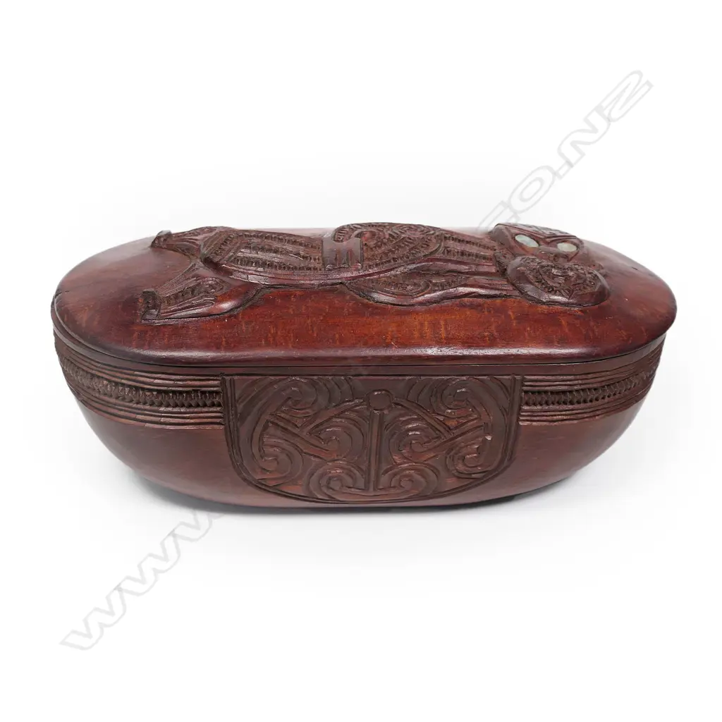 A Māori carved wakahuia (treasure box), Image 1++
