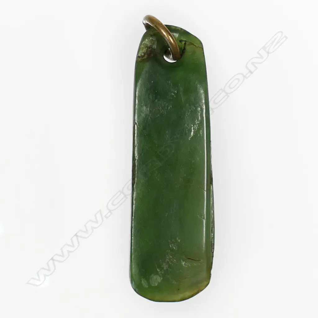 A Māori old pounamu kuru (ear pendant) of near straight sided form, Image 1++