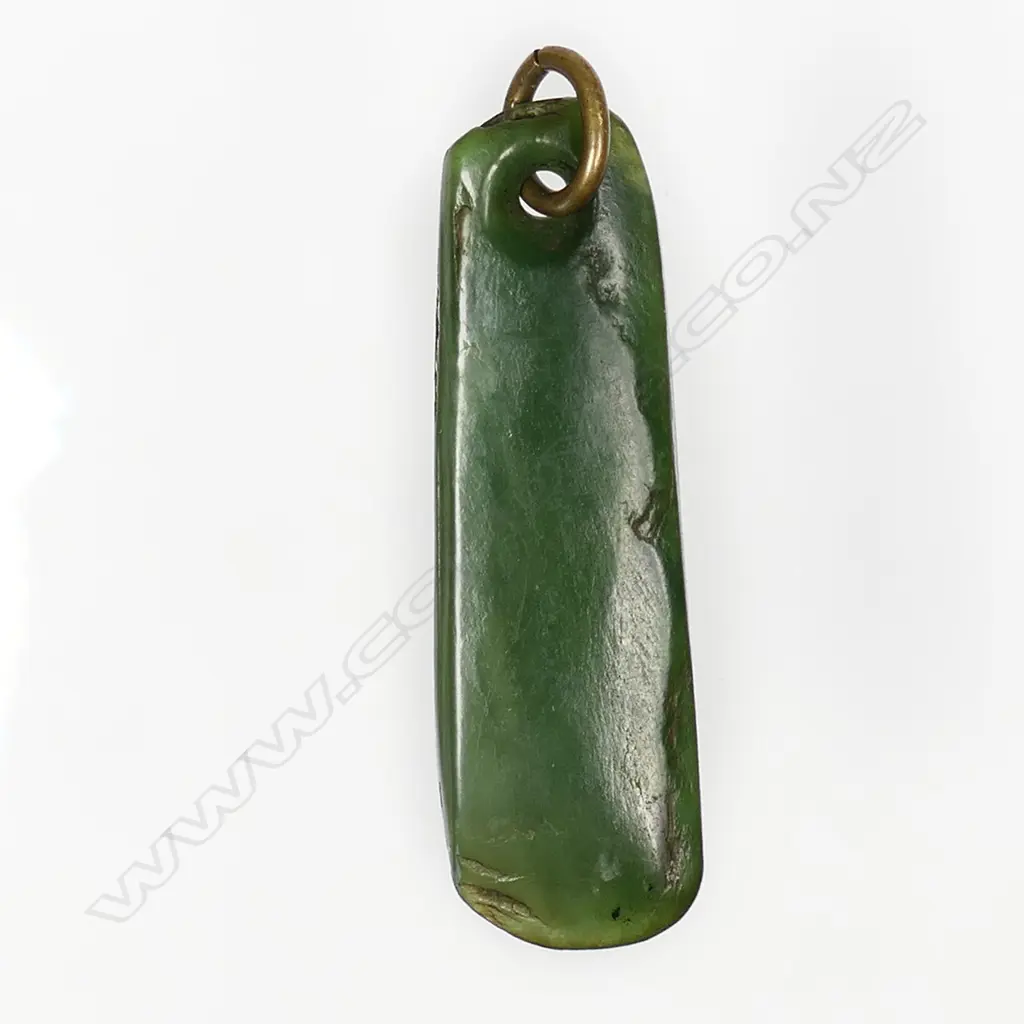 A Māori old pounamu kuru (ear pendant) of near straight sided form, Image 1++