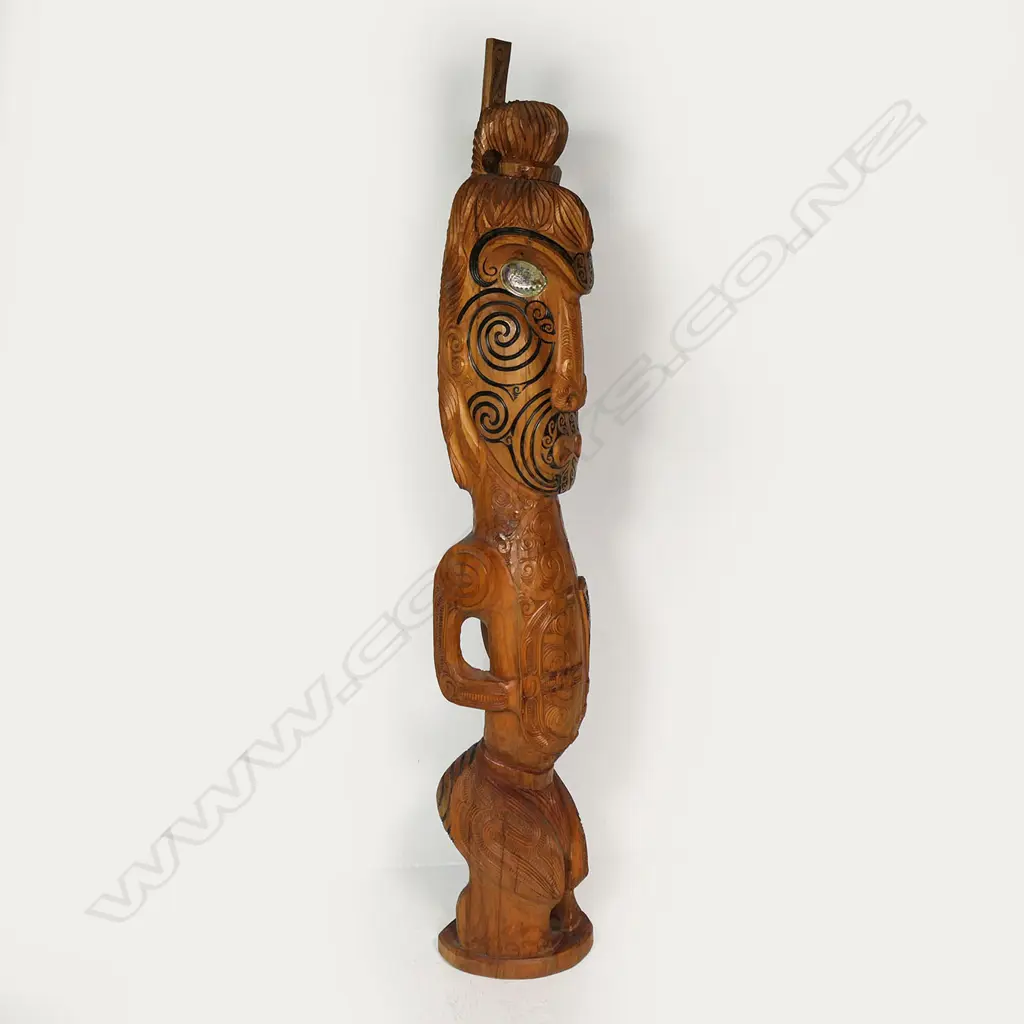 A large and impressive Māori carved poutokomanawa with all-over carved detail, Image 1++