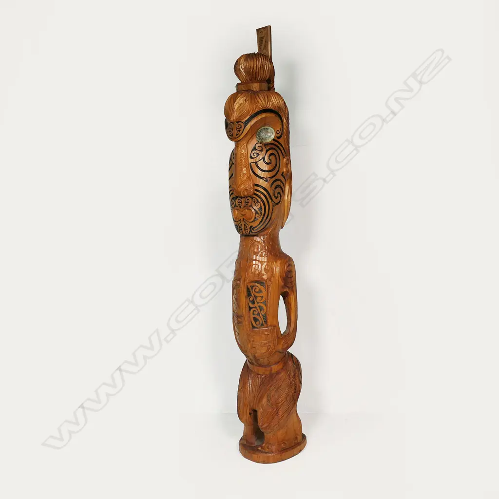 A large and impressive Māori carved poutokomanawa with all-over carved detail, Image 1++