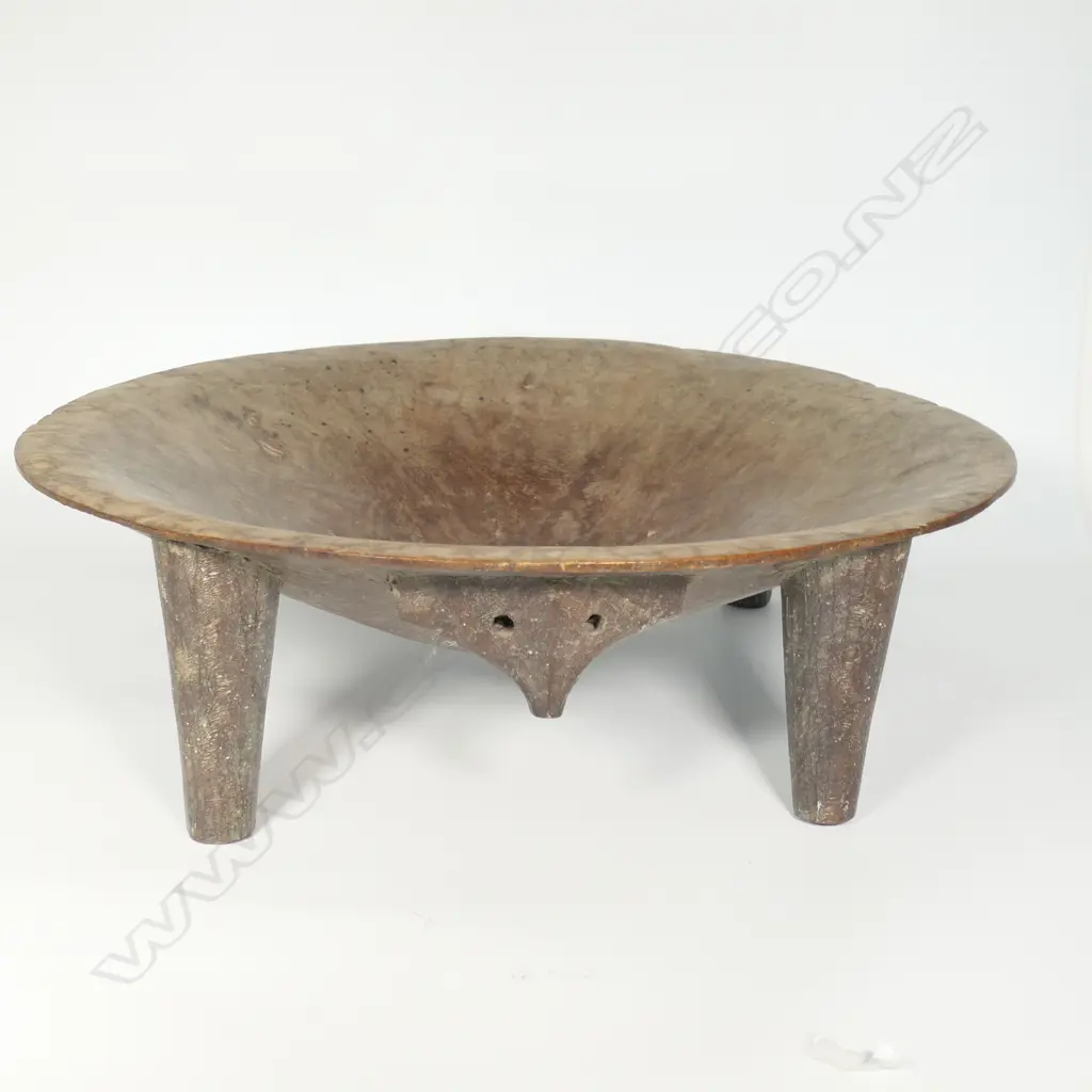 An exceptionally large Fijian carved wooden Kava Bowl, Image 1++