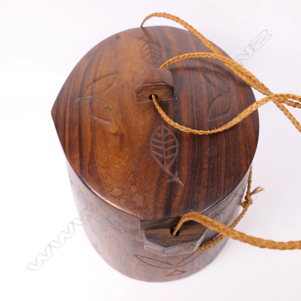 Tokelauan 'Tuluma' carved wooden fishing box, Image 1++