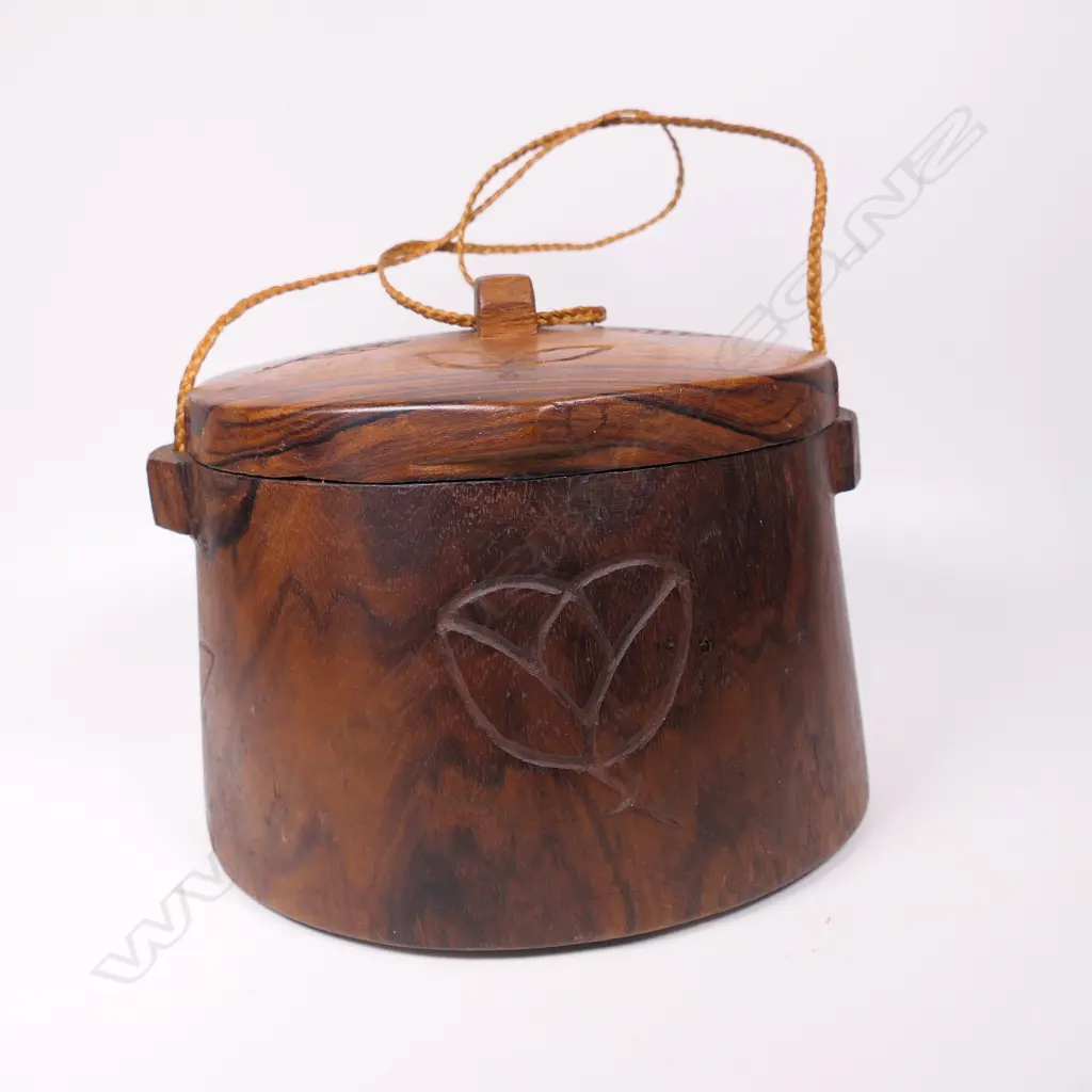 Tokelauan 'Tuluma' carved wooden fishing box, Image 1++