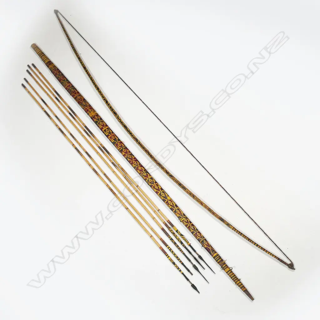 Two PNG goroka tribe bows and five arrows, Image 1++