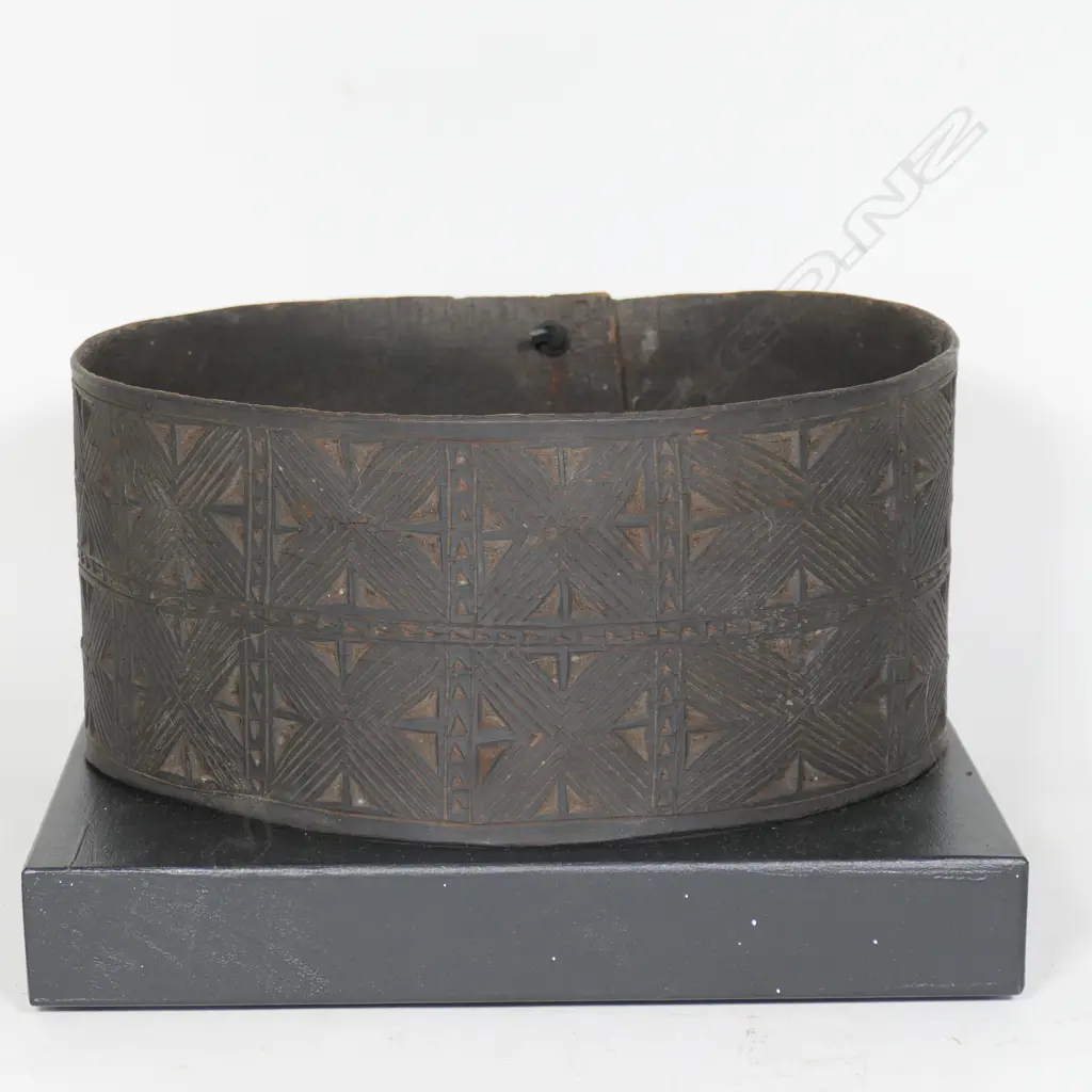 A pre-1982 PNG Mt Hagen bark belt, Image 1++