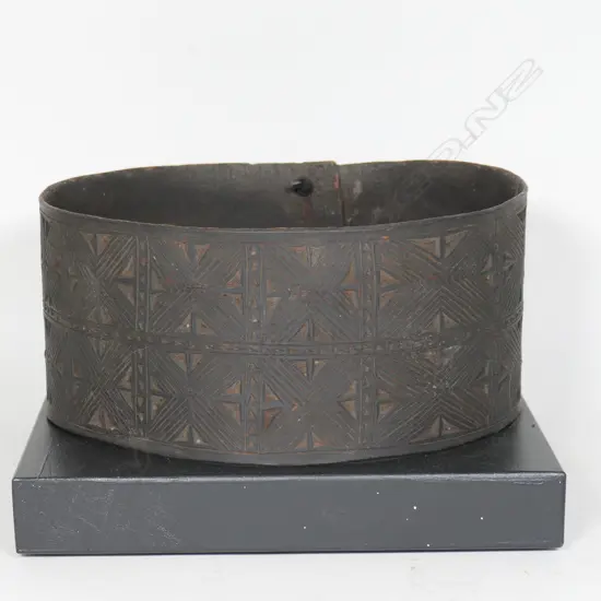 A pre-1982 PNG Mt Hagen bark belt,