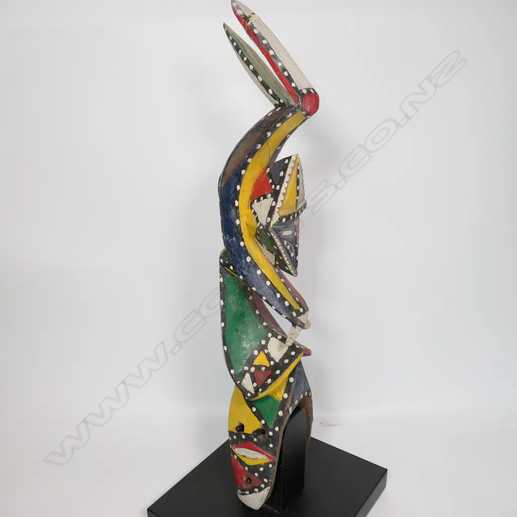 A Spirit bird canoe prow on stand, Image 1++