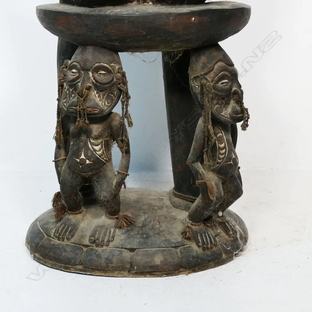 A PNG Orator figure on a stool with supporting figures, Image 1++